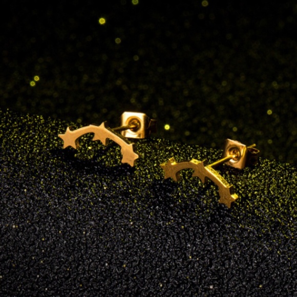 One Magnolia Jewelry - Gold tone three star stud earring